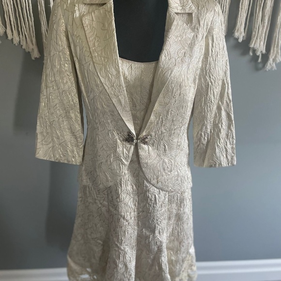 JOSEPH RIBKOFF Gold Metallic Sleeveless Dress & Matching Jacket - Picture 6 of 10